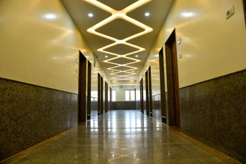 Mangaon - Luxury Hotel with Swimming Pool 